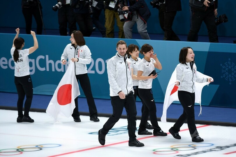 日本がカーリング女子で銅メダル、英国との接戦制す