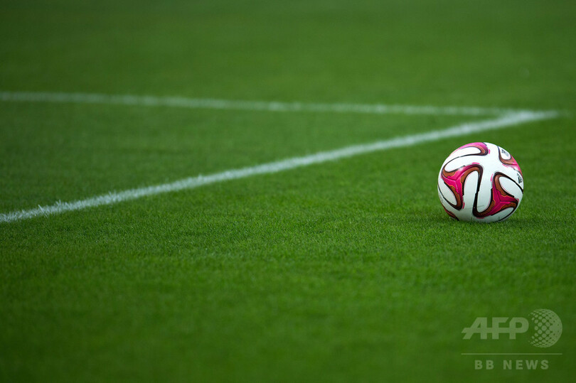 女子サッカー選手が 天然芝 でのw杯開催求めfifaを提訴 写真1枚 国際ニュース Afpbb News