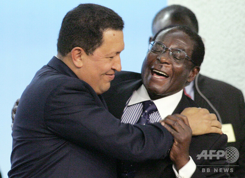 ジンバブエのムガベ前大統領が死去、元ゲリラ闘士の「建国の父」