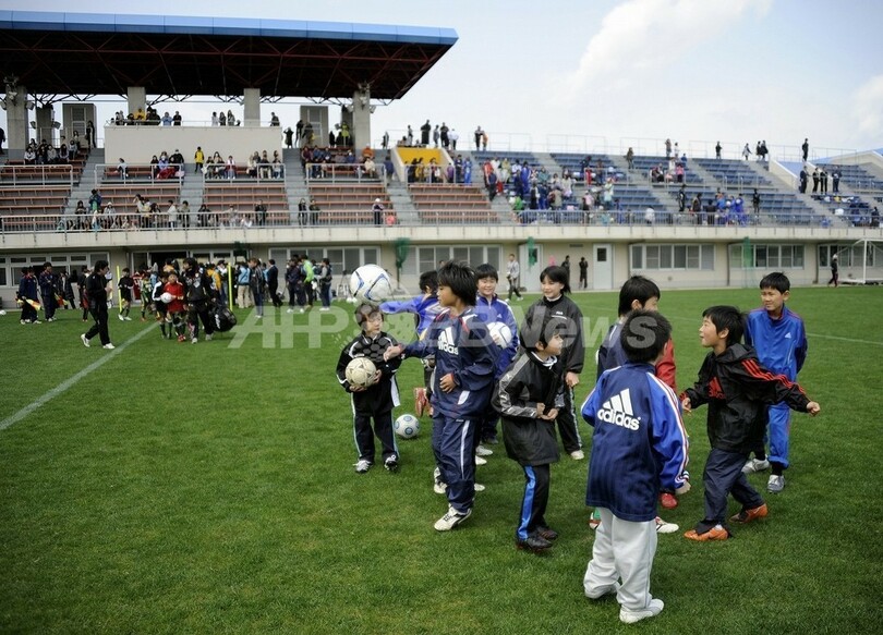 被災した日本サッカー界をFIFAが支援、4億8000万円と用具など