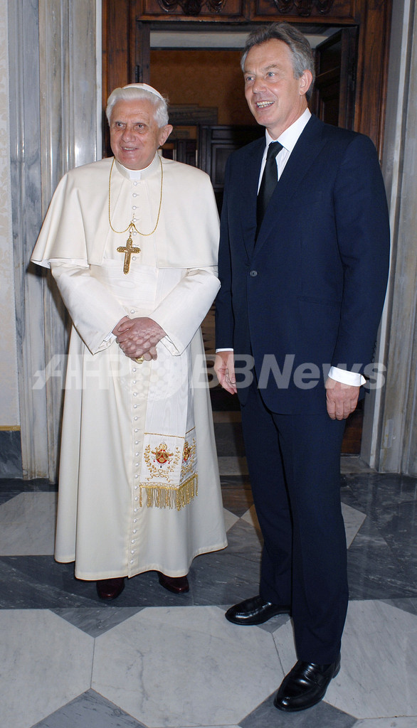 ブレア前英首相がローマカトリック教へ改宗