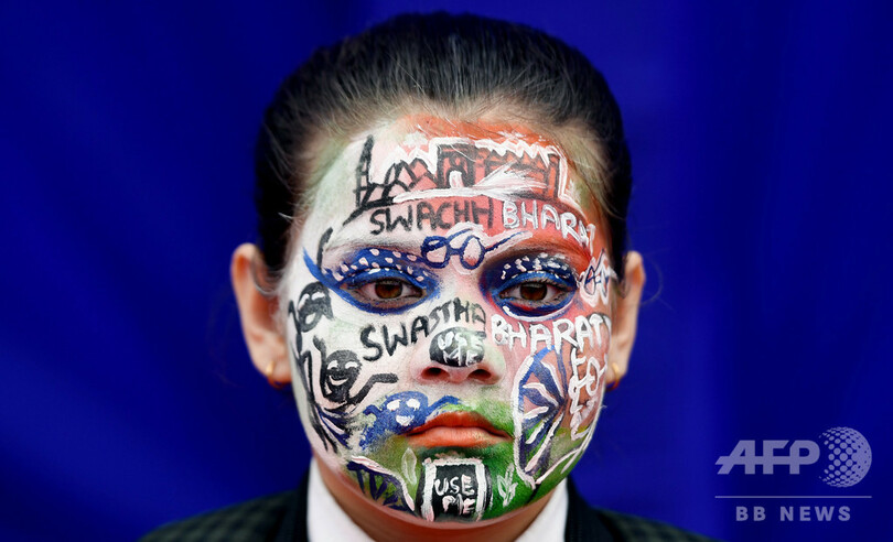 素手で下水管掃除し毎年数百人死亡…印NGOが事態打開の新兵器披露