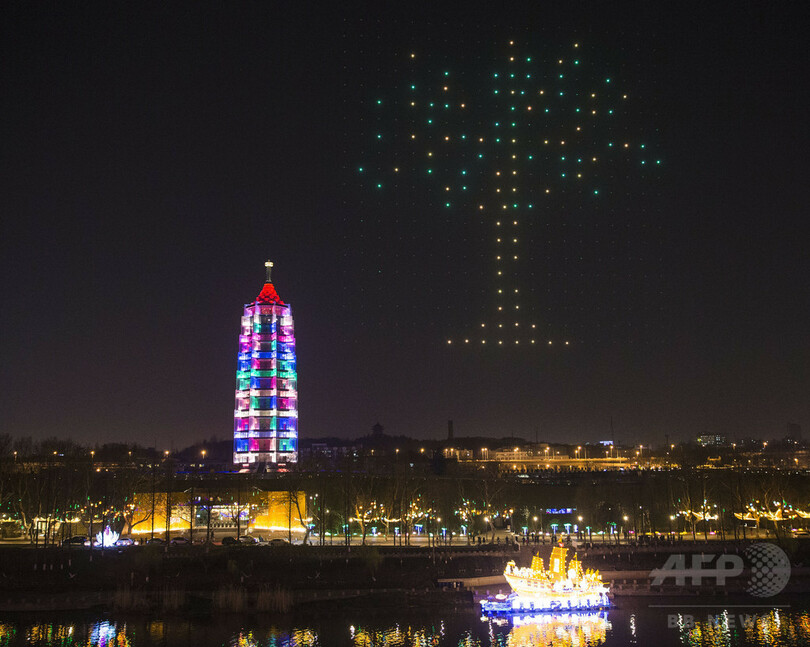 ドローンの隊列、夜空で「演技」 南京