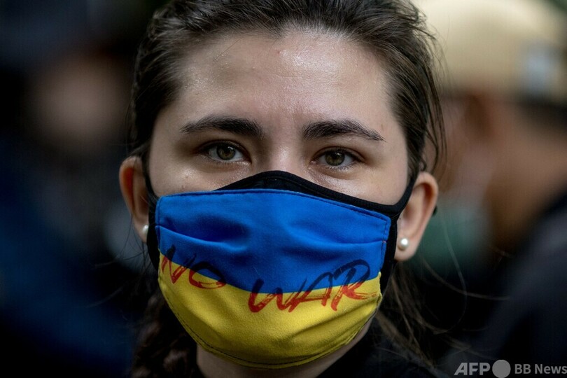 ロシア大使館前に人形、ウクライナ侵攻に抗議 バンコク