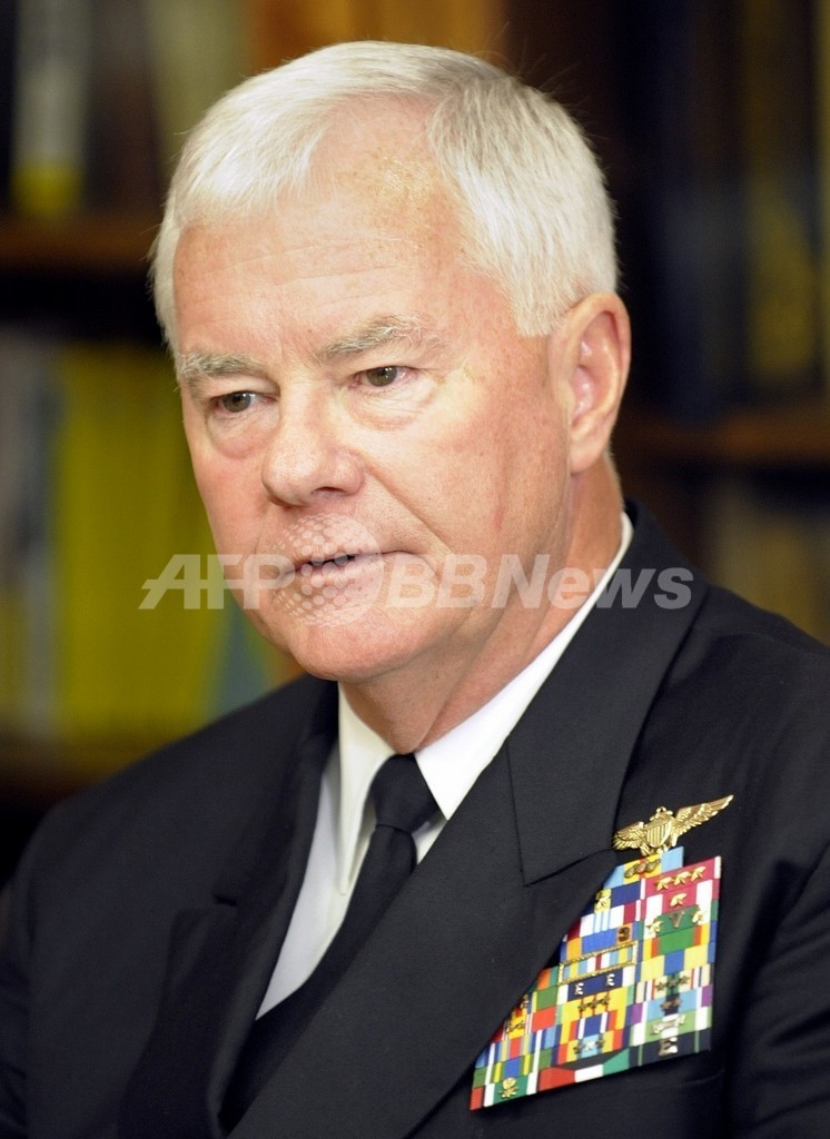 オバマ米大統領の「お辞儀」問題、前米軍司令官が擁護 オバマ米大統領の「お辞儀」問題、前米軍司令官が擁護