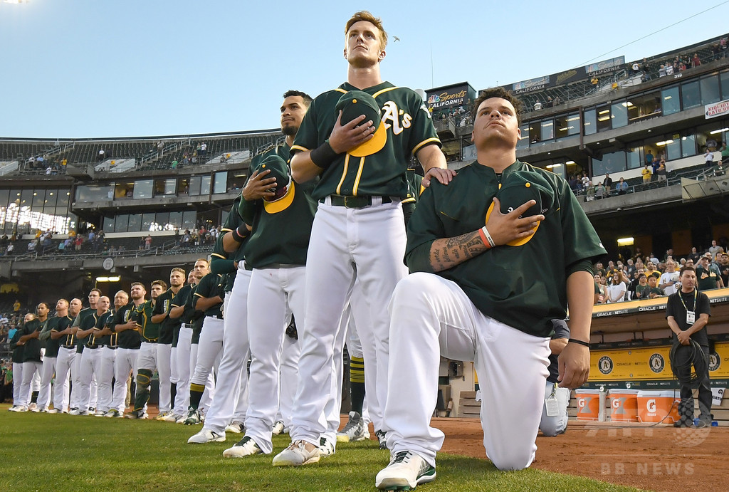 「膝つき」抗議のMLB選手、レストランで接客拒否される 「膝つき」抗議のMLB選手、レストランで接客拒否される