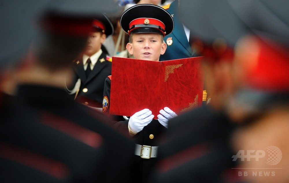 ちょっと退屈？ロシア陸軍幼年学校、新学年スタートで始業式 写真7枚 国際ニュース：AFPBB News
