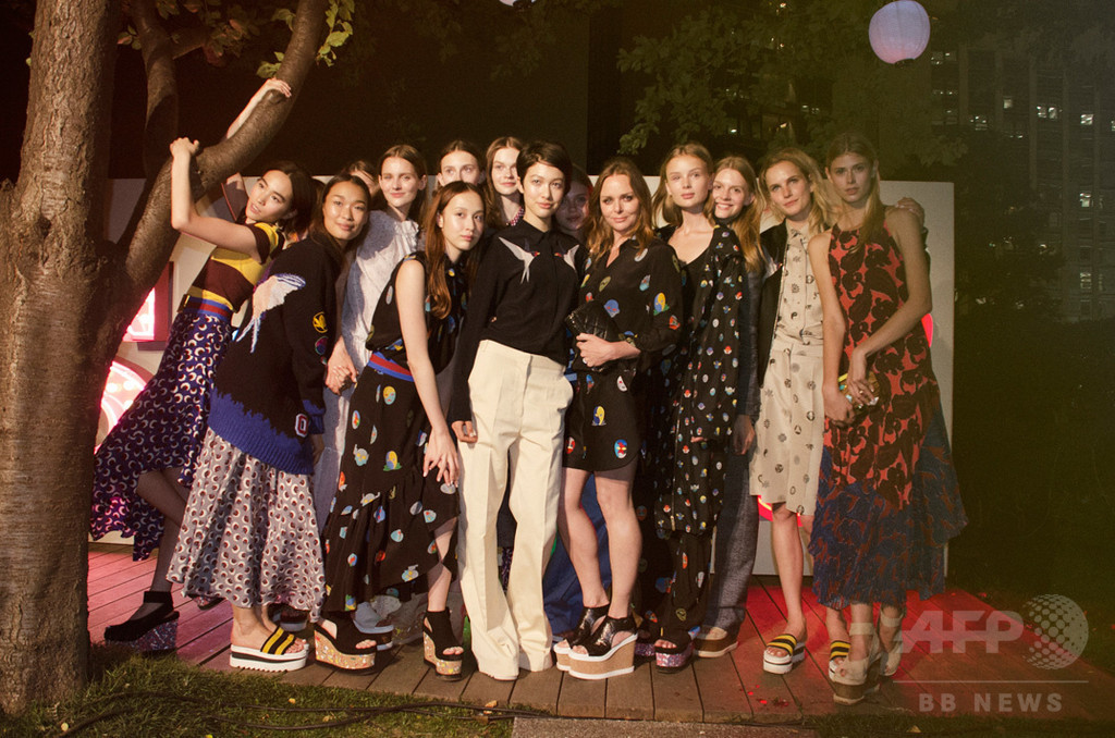 ステラ マッカートニー、都内でガーデンパーティー新作披露