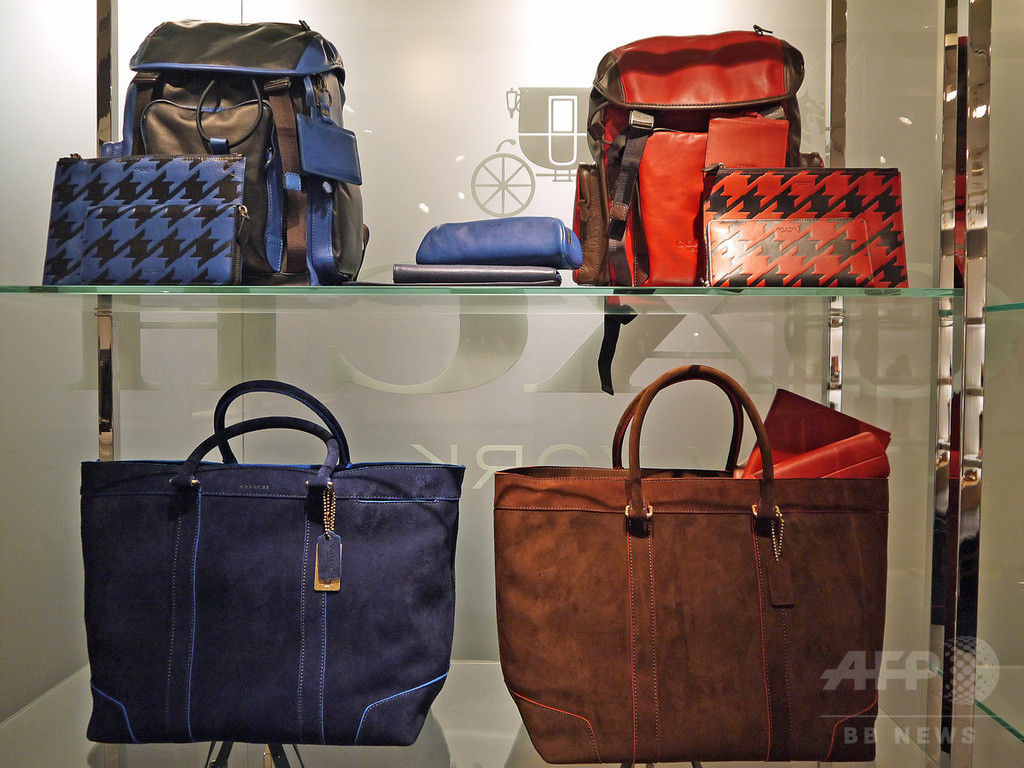 「コーチ」ホリデーコレクションに注目、新宿限定アイテムも