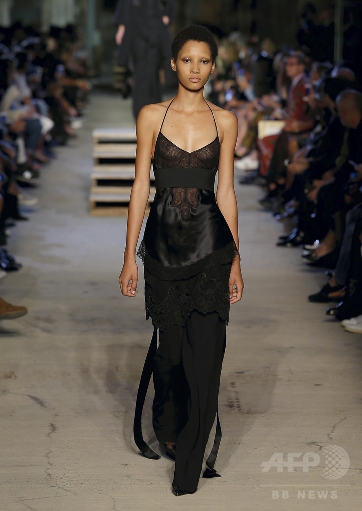 「ジバンシィ」16年春夏コレクション