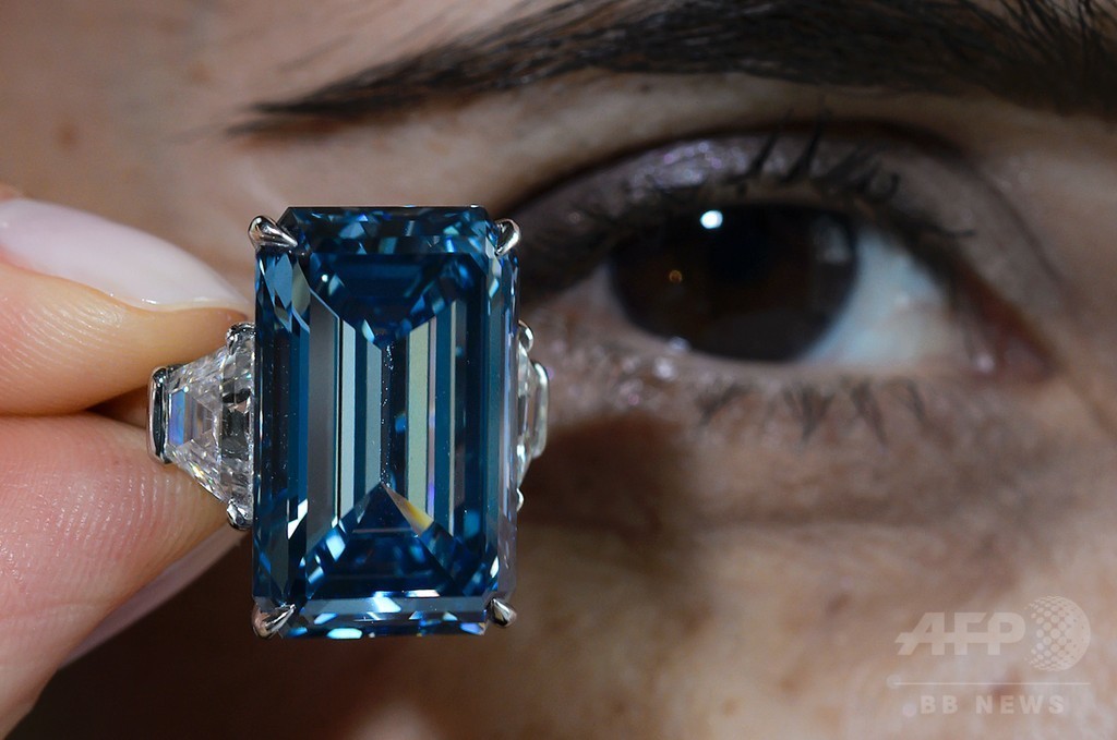 「オッペンハイマー・ブルー」ダイヤ、史上最高の63億円で落札 