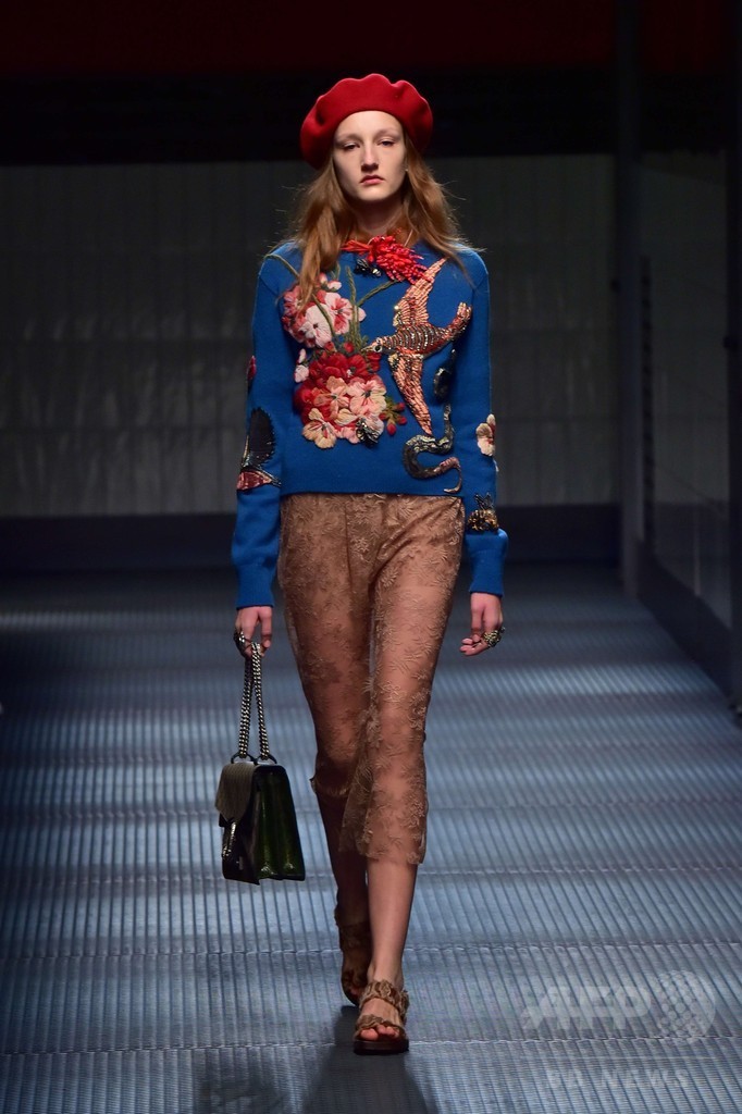 アレッサンドロ ミケーレが打ち出すロマンティックな女性像 グッチ 15 16秋冬 写真48枚 ファッション ニュースならmode Press Powered By Afpbb News