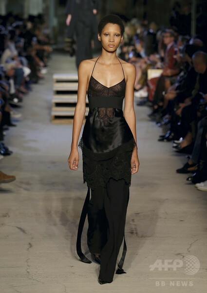 「ジバンシィ」16年春夏コレクション