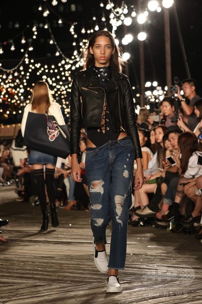 「トミー ヒルフィガー」17年春夏