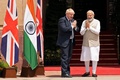 インド・ニューデリーであいさつを交わすナレンドラ・モディ首相（右）と英国のボリス・ジョンソン首相（2022年4月22日撮影）。(c)Stefan Rousseau / POOL / AFP