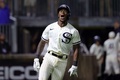 21MLB、シカゴ・ホワイトソックス対ニューヨーク・ヤンキース。9回にサヨナラ本塁打を放ったシカゴ・ホワイトソックスのティム・アンダーソン（2021年8月12日撮影）。(c)Stacy Revere/Getty Images/AFP
