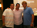写真は、出席したドリュー・スタントン（%%Drew Stanton%%、左）、ケヴィン・コッブ（%%Kevin Kolb%%、中央）、グレッグ・オルセン（%%Greg Olsen%%、右）。(c)Getty Images/AFP Frederick M. Brown