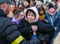 ウクライナ・オデッサの駅に集まった避難する人（2022年3月9日撮影）。(c)BULENT KILIC / AFP