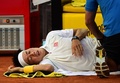 テニス、マドリード・オープン（Mutua Madrid Open 2014）男子シングルス決勝。試合途中に治療を受ける錦織圭（Kei Nishikori、2014年5月11日撮影）。(c)AFP/PIERRE-PHILIPPE MARCOU
