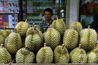 ドリアン積載の旅客機、乗客らが異臭で苦情訴え搭乗拒否 インドネシア ドリアン積載の旅客機、乗客らが異臭で苦情訴え搭乗拒否 インドネシア