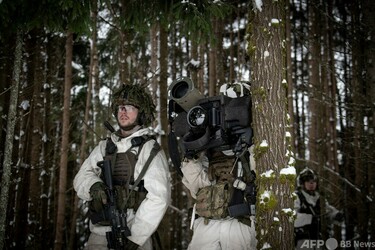 対戦車砲「ジャベリン」、ウクライナ抵抗の象徴に ゲリラ戦で有効 写真