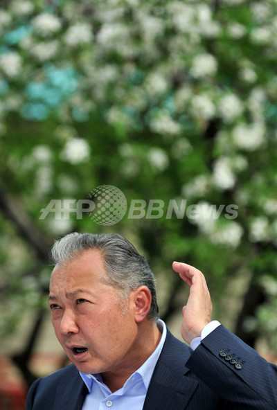 キルギス政変、バキエフ大統領が「条件付き」で辞任受け入れを表明