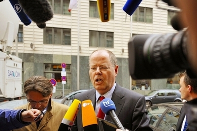 「ドイツで最も愚かな銀行員」3人に停職処分、リーマンへの誤送金で