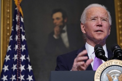 バイデン氏、日本防衛に「揺るぎない」決意 菅氏と電話会談