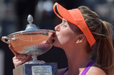 スビトリーナが今季4勝目、クレー好調ハレプ下す イタリア国際