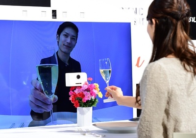 遠距離恋愛カップルにバーチャルクリスマスディナー