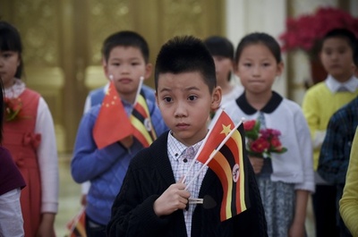 中国で復活、児童生徒による外国要人への「熱烈歓迎」