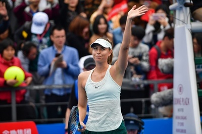 世界1位ハレプとシャラポワ、2018年白星スタート 深センOP