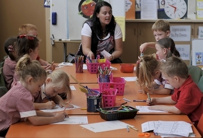 単語「ゲイ」を童謡から削除、豪小学校に批判