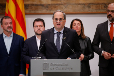 カタルーニャ首相失職へ、選管が州議員地位を剥奪 スペイン