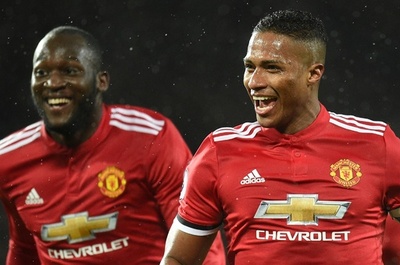 マンUがストーク撃破、モウリーニョ監督はサンチェスについて言及