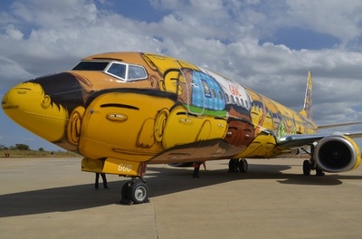 「グラフィティ」仕様のW杯ブラジル代表専用機がお披露目