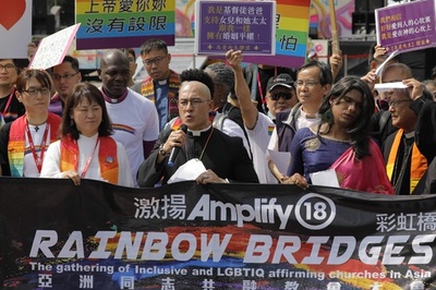 台北でアジア最大のLGBTパレード、外国人も含め13万7000人参加