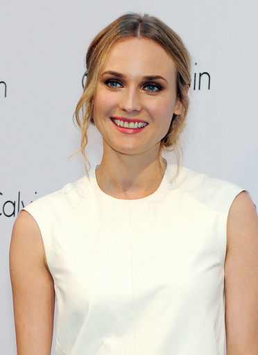 ダイアン・クルーガー、ベルリンで「カルバン クライン」のショーに出席