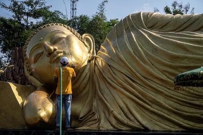 【今日の1枚】黄金色のご尊顔、さらにきれいに インドネシア