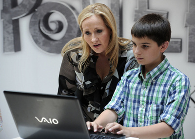 子どもの読書、紙面よりも電子画面が初めて多数派に 英調査