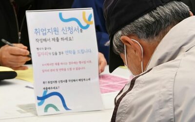 OECD加盟国で「最も長く、最も多く」働く韓国の高齢者…「生活費のため」働き続ける現実