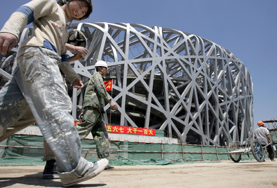 北京五輪メインスタジアム「鳥の巣」の完成が遅れる