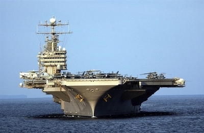 ペルシャ湾への空母派遣は「米軍のプレゼンスを示す」、米国防長官