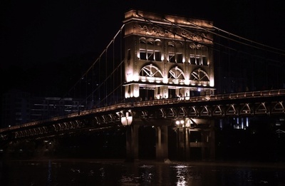パリ「凱旋門」を思わせる大橋 福建・沙県