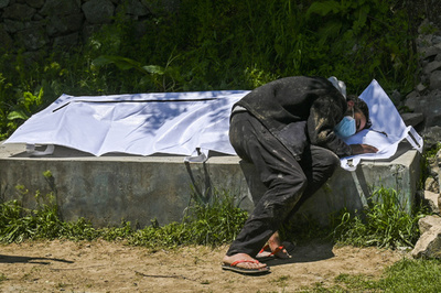 コロナ超過死亡、昨年300万人 累計死者数は公式統計の3倍か WHO