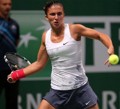 シャラポワ白星発進、WTAツアー選手権