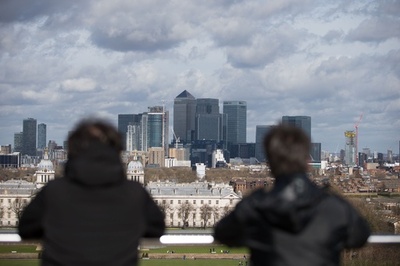 一味違うロンドン観光、「汚職名所」巡るツアー登場