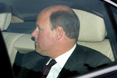 英RBS銀行CEO、高額報酬は「私の両親も多すぎると感じている」