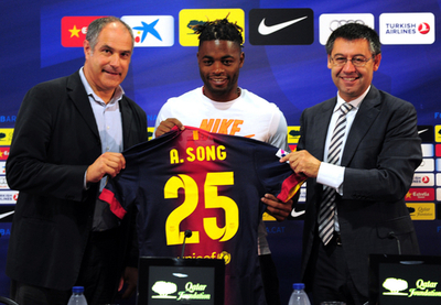 ソングがFCバルセロナ入団会見