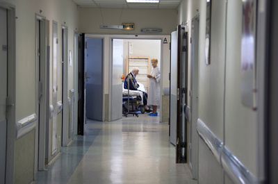 アルツハイマー病、発症予測する血液検査開発に前進 英研究